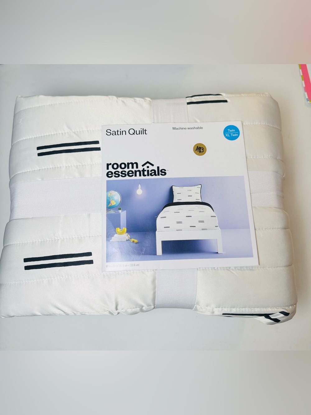 Room Essentials Satin Quilt Twin/XL Twin White Black 66x92 – NEW W/ STAIN